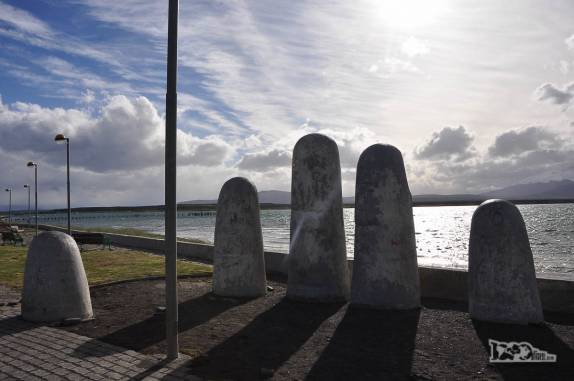 A mão enterrada, em Puerto Natales, no sul do Chile